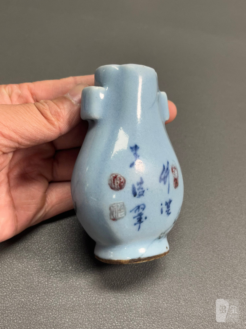 清乾隆  仿石纹釉青花釉里红诗文贯耳瓶 - 图6
